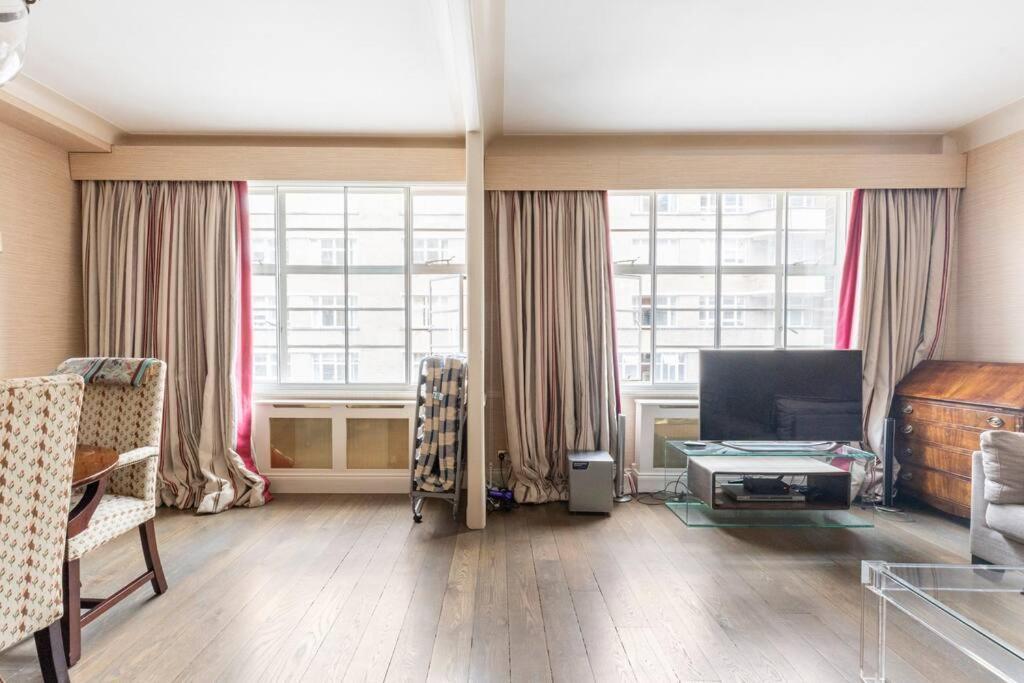 Luxurious Warm Of 70m2 On Sloane Street Apartament Londra
