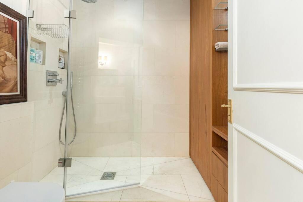 Luxurious Warm Of 70m2 On Sloane Street Appartamento Londra